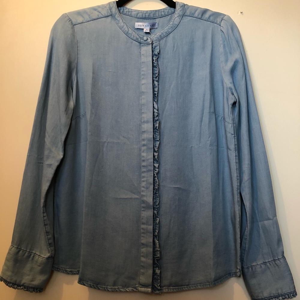 Price⬇️ NWT Downeast Chambray Button-Up Shirt